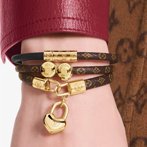 Louis Vuitton heart charm leather bracelet size 17 - Picture 2 of 8